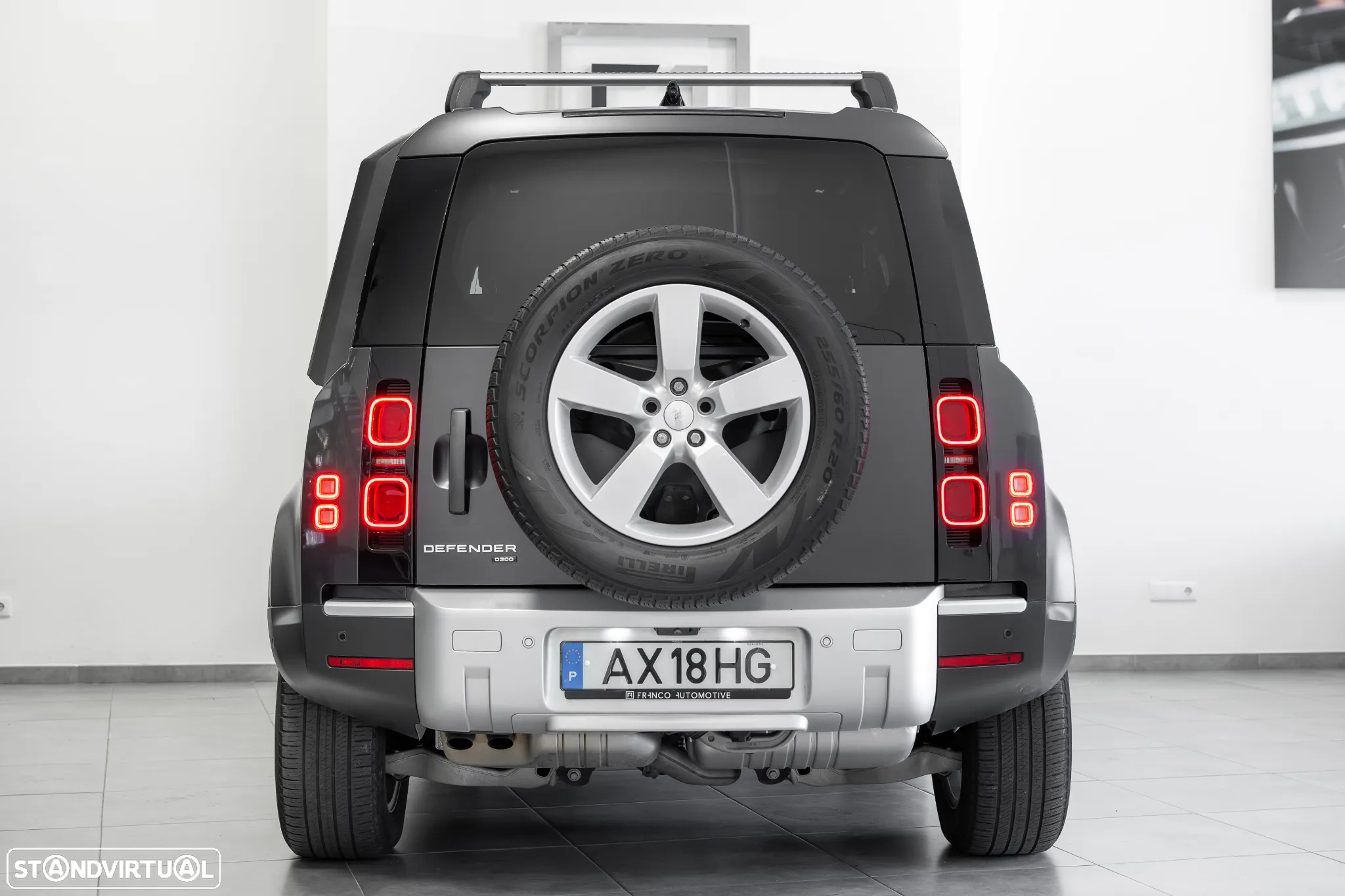 Land Rover Defender 3.0 D300 90 AWD X-Dynamic HSE - 3