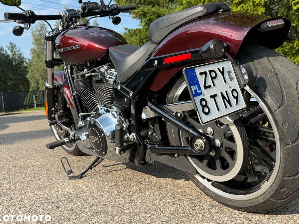 Harley-Davidson Softail Breakout - 22