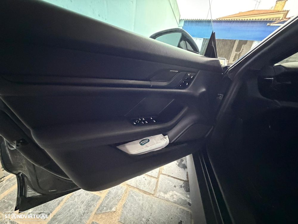 Porsche Taycan Standard - 25