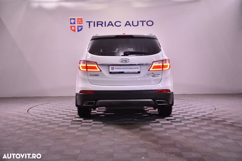 Hyundai Grand Santa Fe - 4