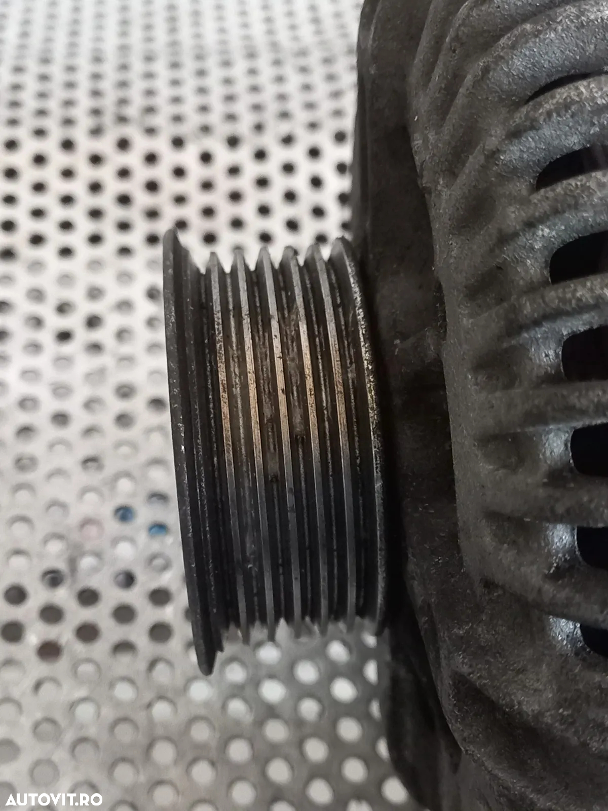 Alternator Audi Q7 Porsche Cayenne Vw Touareg 3.0 Tdi 180 Amperi Dezmembrez Audi Q7 3.0 Tdi Motor B - 7