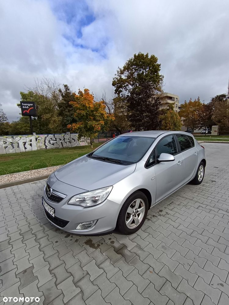 Opel Astra 2012 photo 3