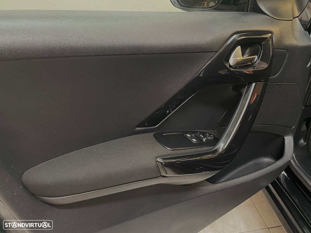 Peugeot 208 1.2 VTi Active - 17