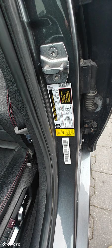 BMW Seria 3 330i - 23