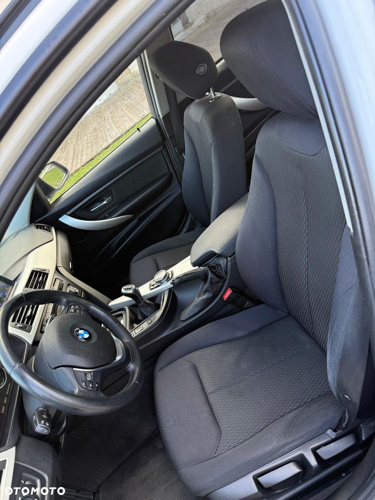 BMW Seria 3 318d Luxury Line - 30