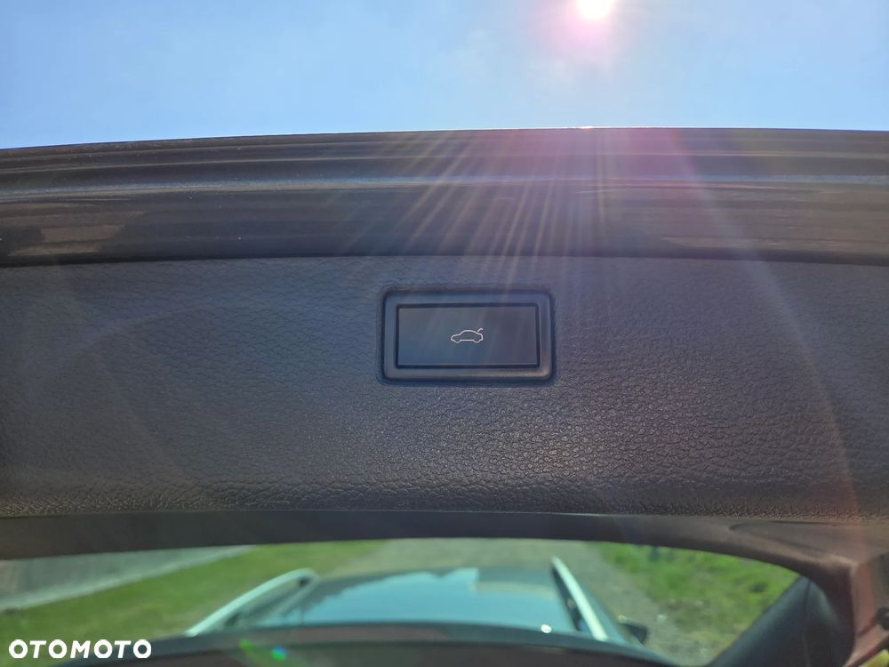 Volkswagen Passat 1.6 TDI DPF BlueMotion Technology Highline - 18