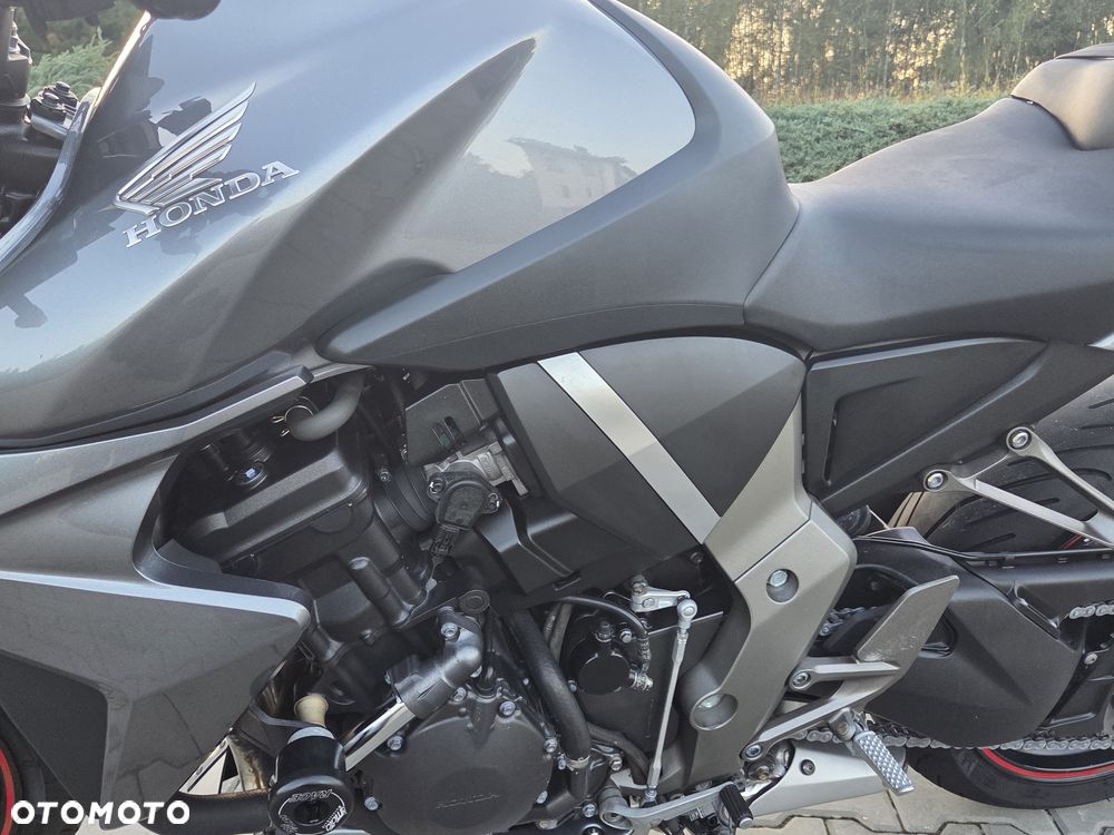 Honda CB - 32