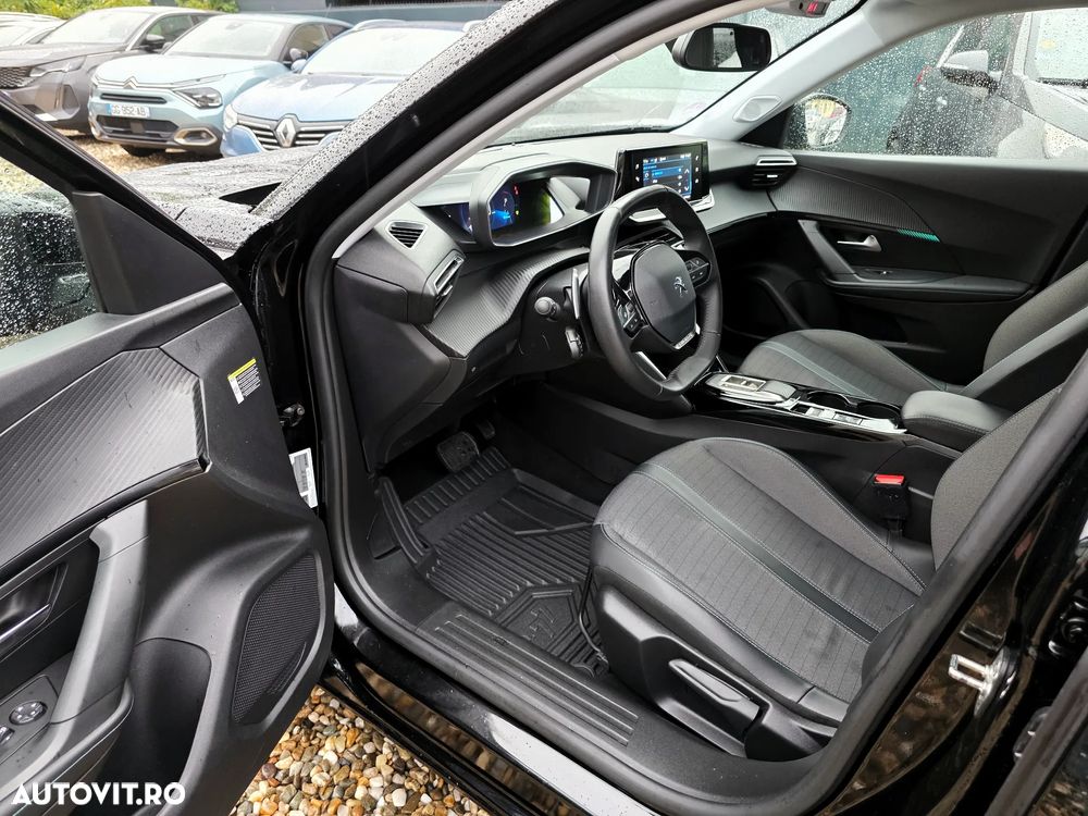 Peugeot 2008 PureTech 130 EAT8 GT - 21