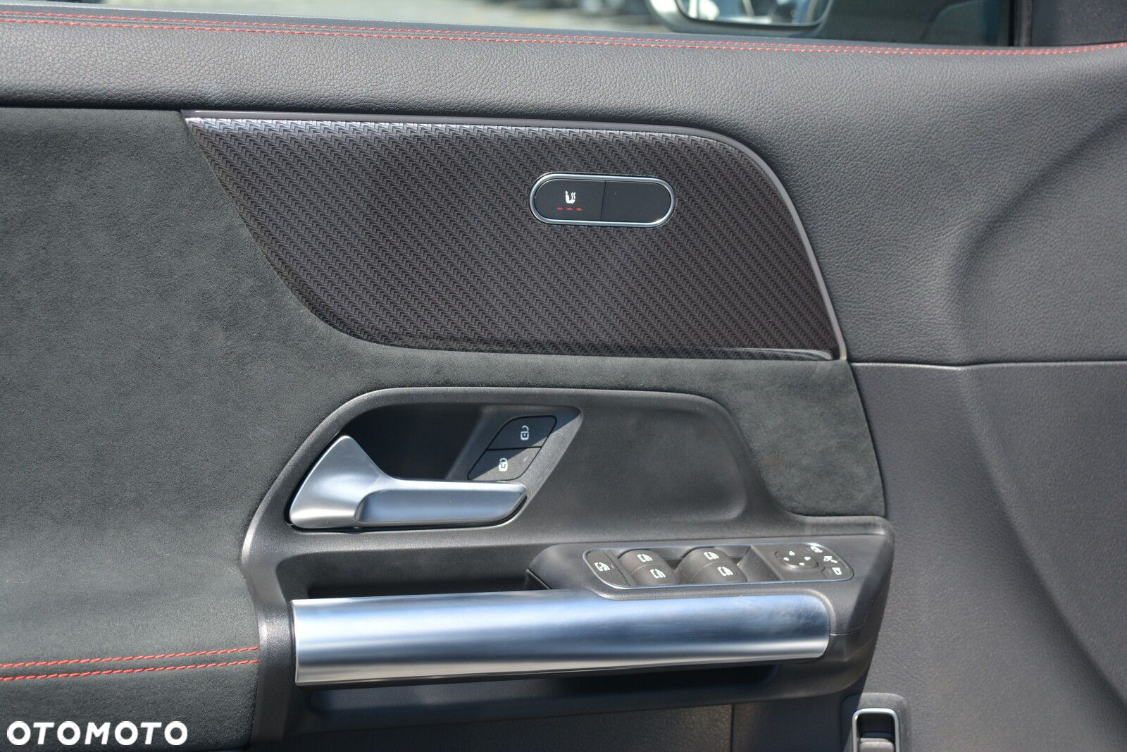Mercedes-Benz GLA - 13