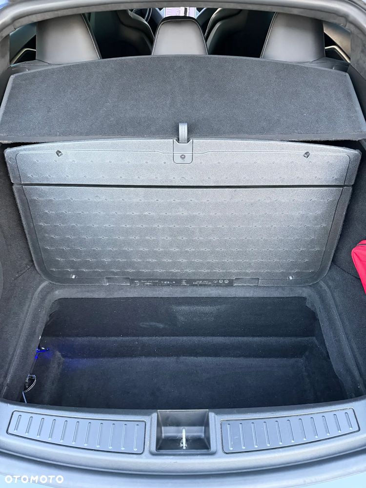 Tesla Model S 85 D - 13