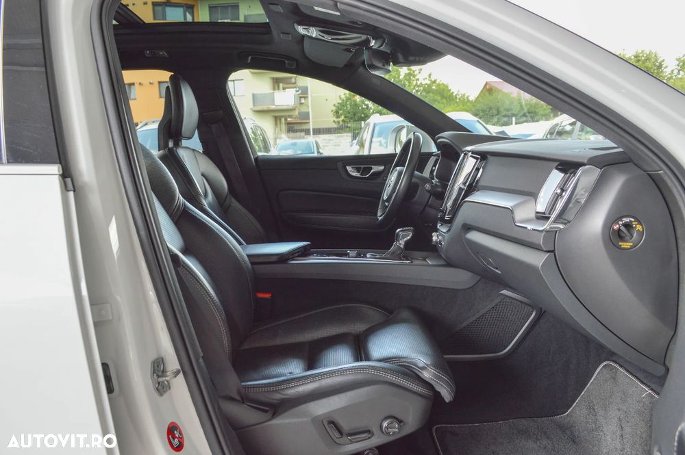 Volvo XC 60 D4 AWD R-Design - 24