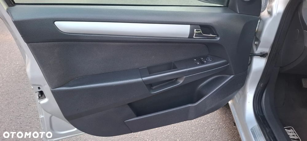 Opel Astra 1.8 Edition 111 Jahre - 11