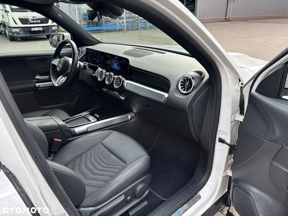 Mercedes-Benz EQB - 16