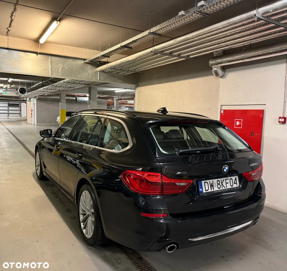 BMW Seria 5 520d Luxury Line - 2