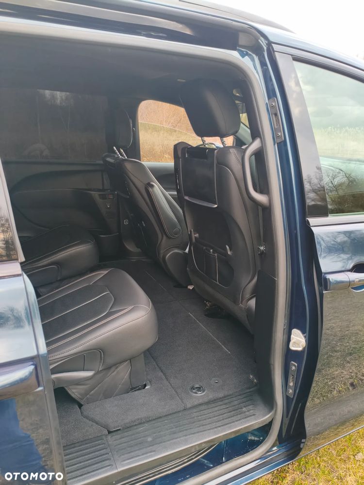 Chrysler Pacifica - 10