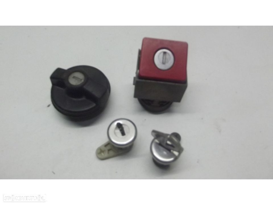 Renault super 5 canhoes das portas mala e gasolina tudo c/ a mesma chave - 1