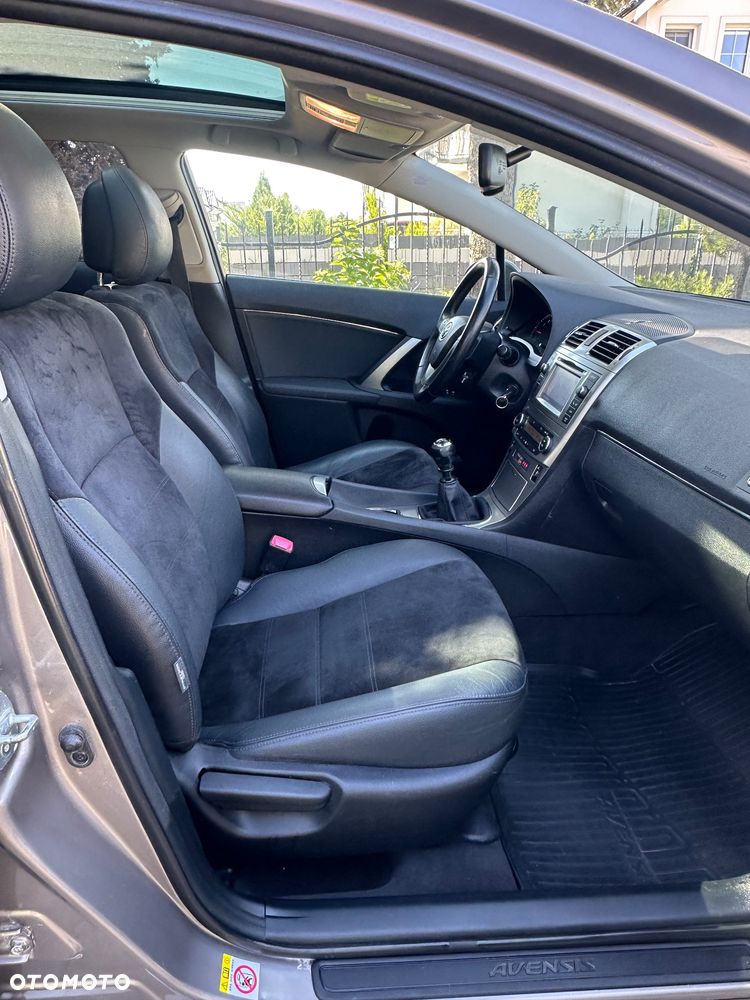 Toyota Avensis 1.8 Comfort - 36