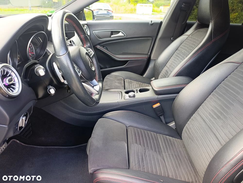 Mercedes-Benz CLA 180 7G-DCT UrbanStyle Edition - 14