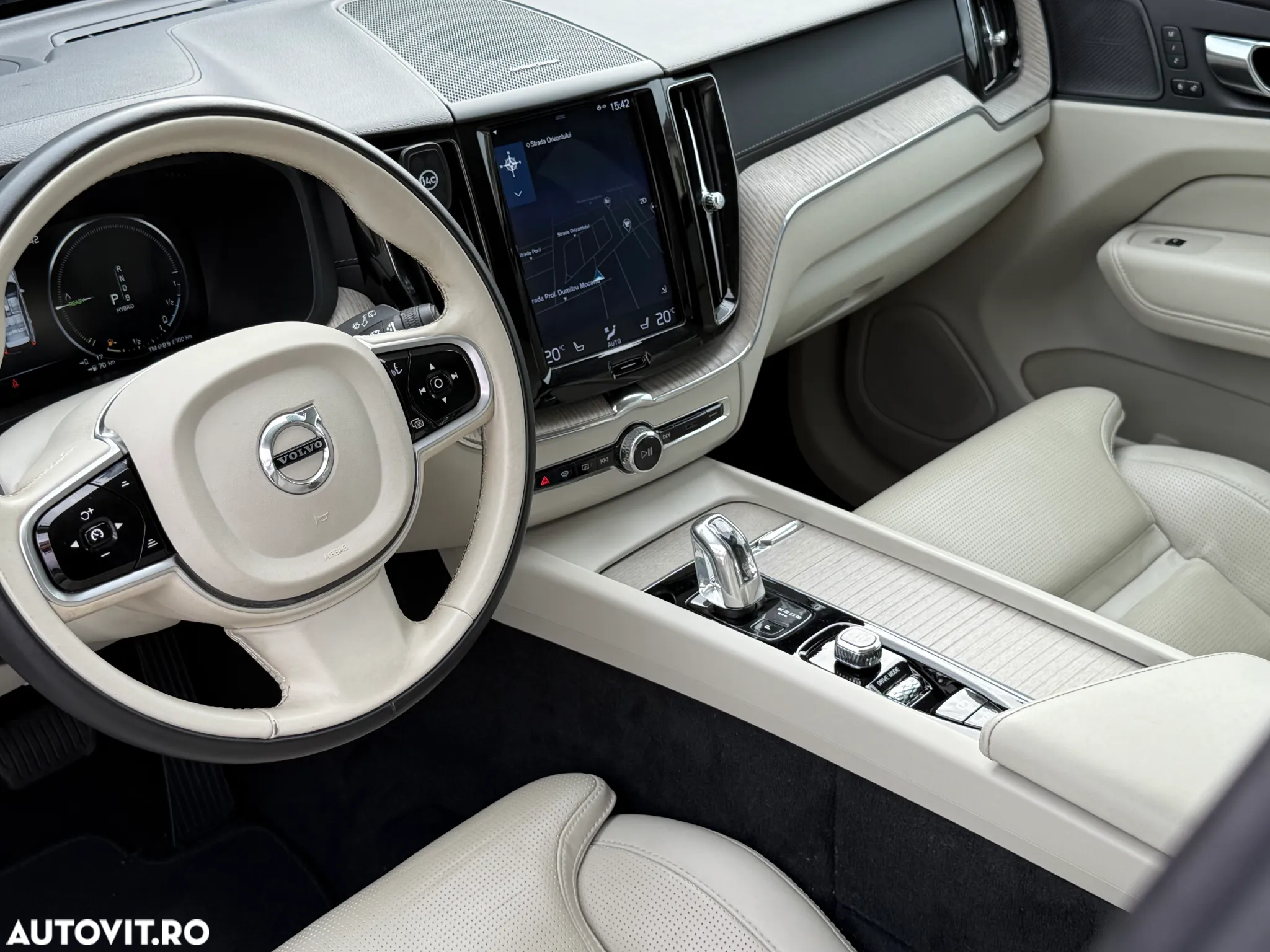 Volvo XC 60 T8 Twin Engine AWD Inscription - 11