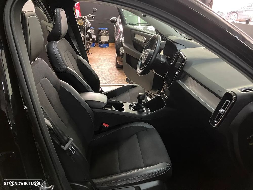 Volvo XC 40 2.0 D3 Momentum Plus - 25