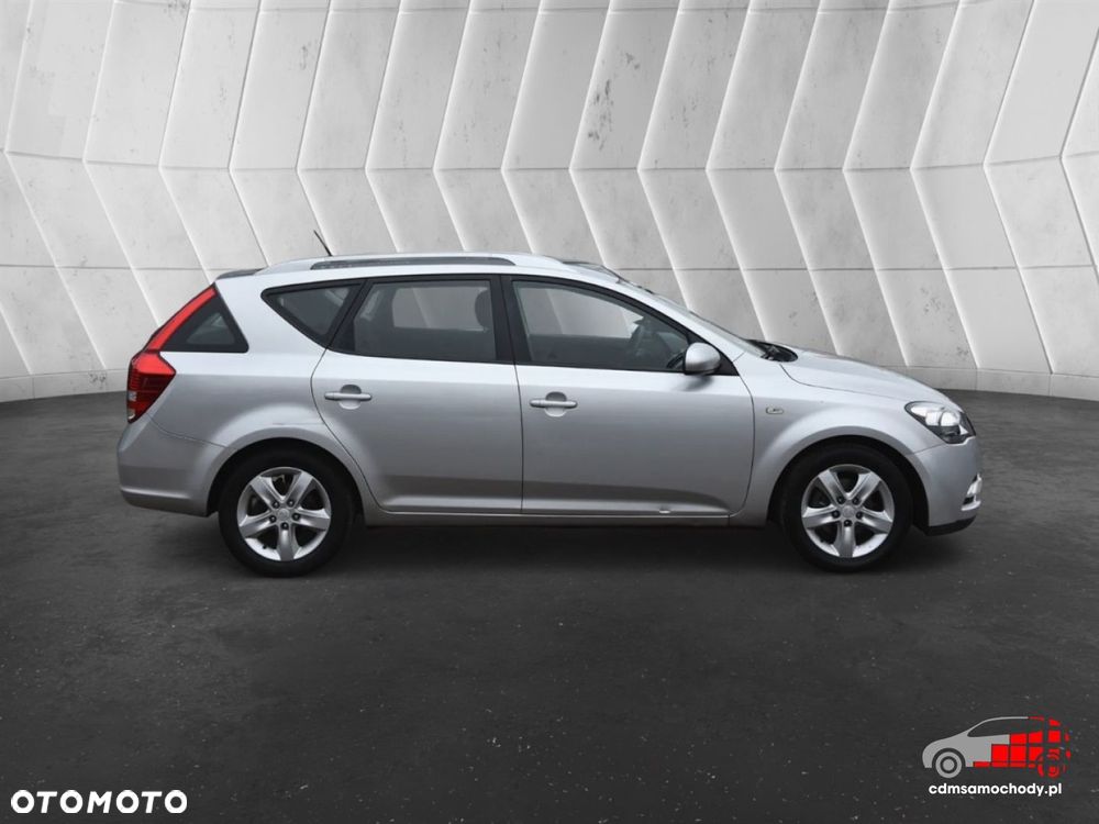 Kia Ceed - 11