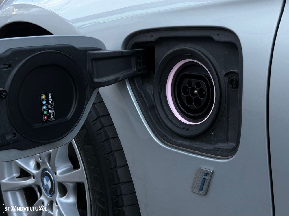 BMW 330 e iPerformance Advantage - 6