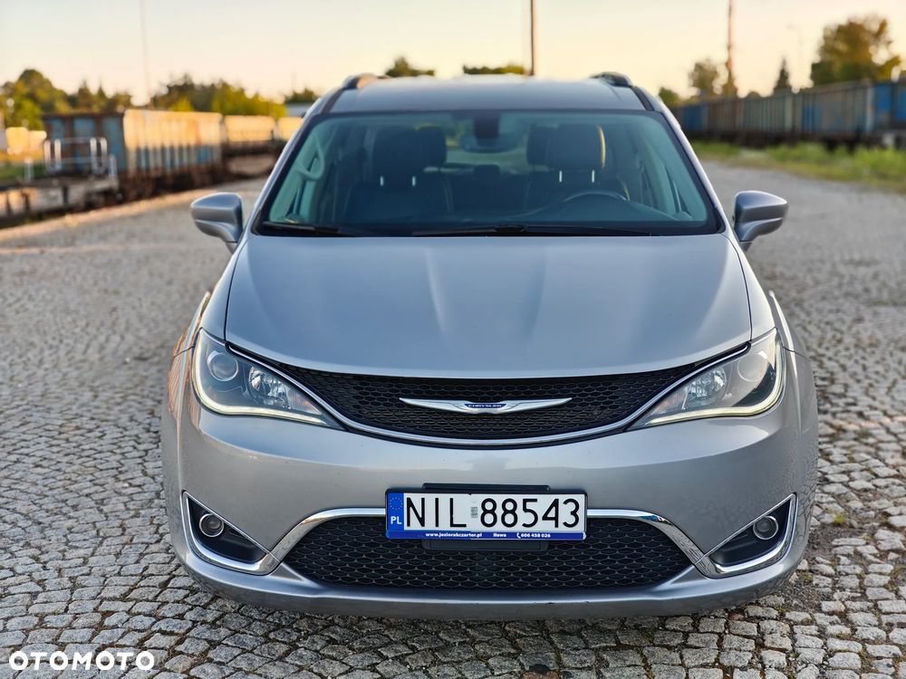Chrysler Pacifica - 2