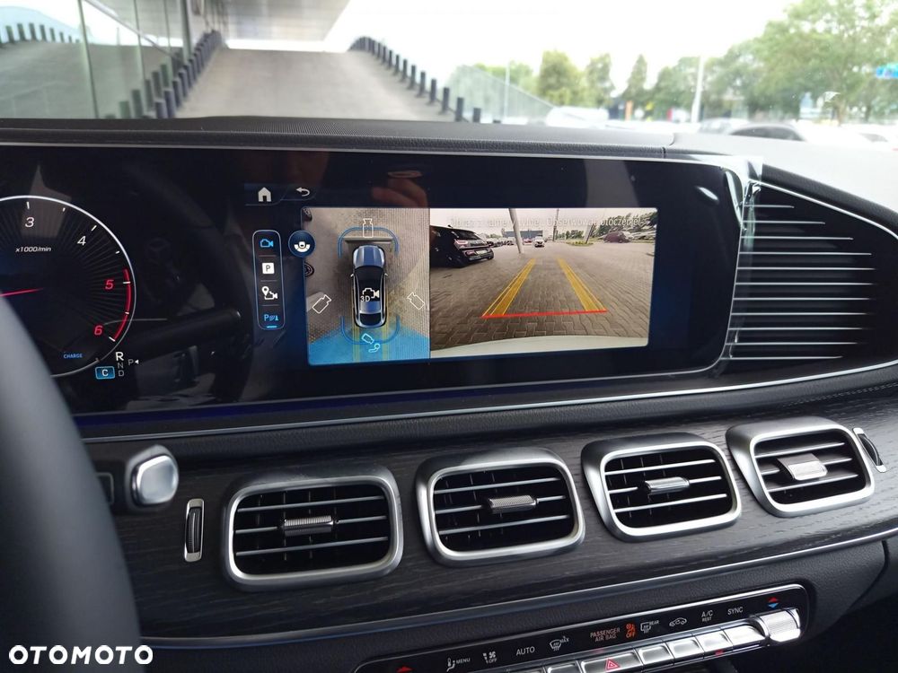 Mercedes-Benz GLE - 24