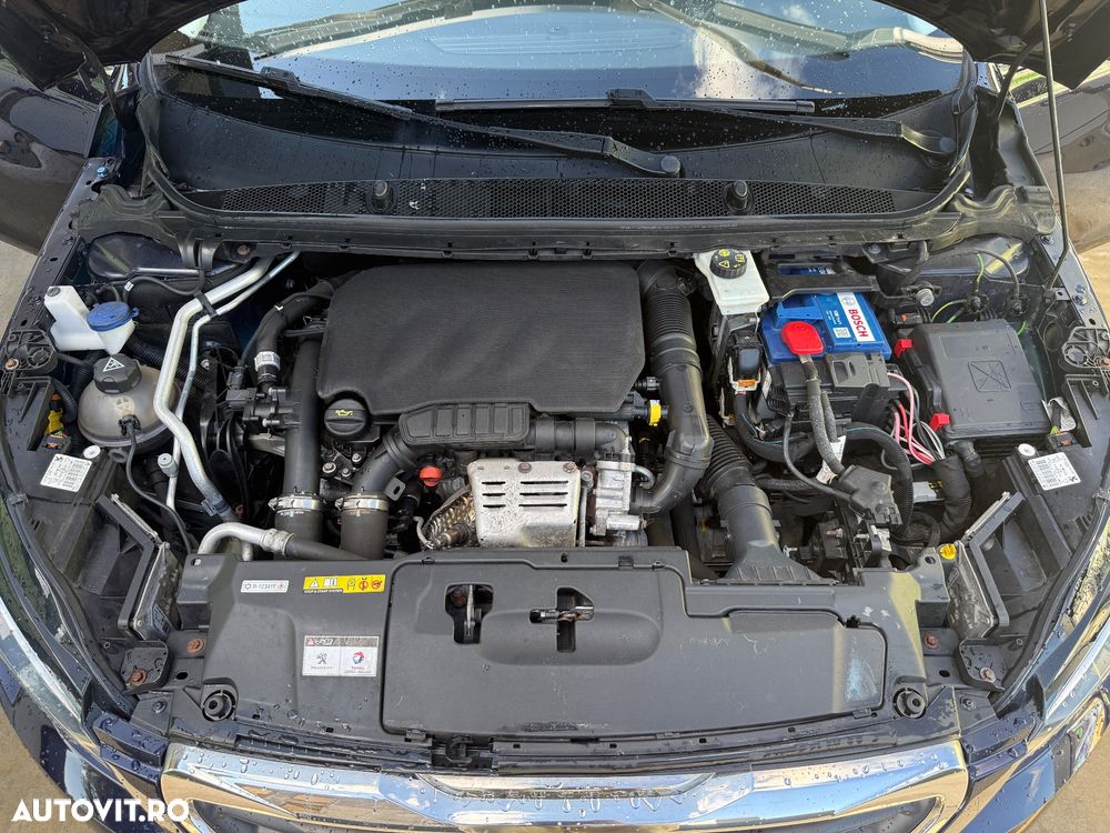 Peugeot 308 1.2 L PureTech Turbo S&S Allure - 11