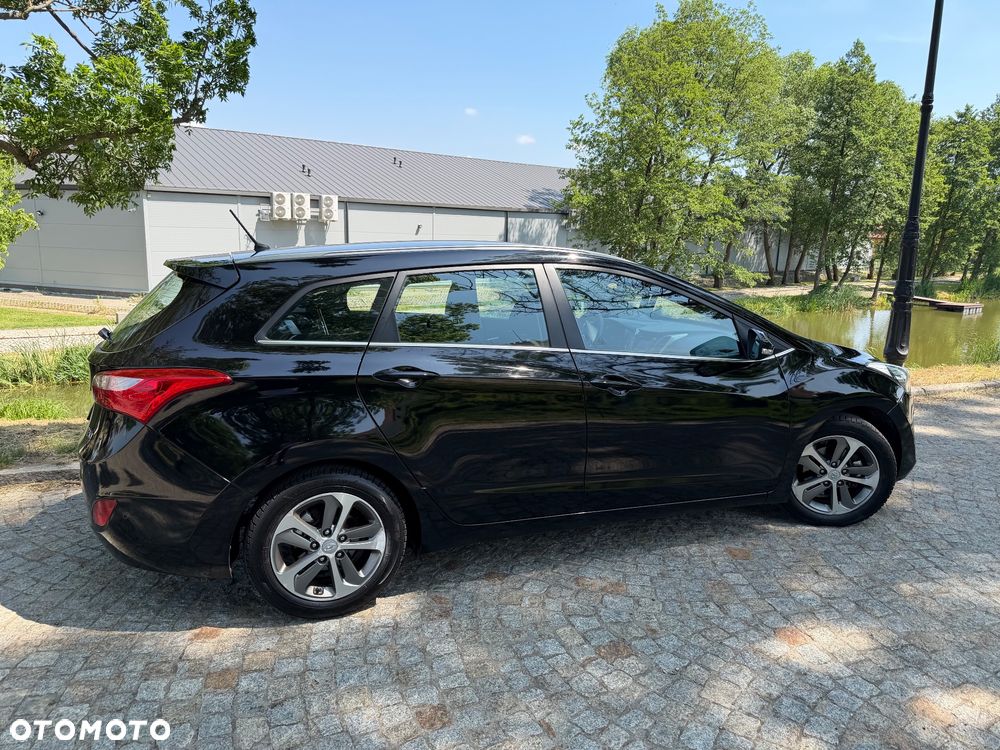 Hyundai i30 blue Kombi 1.6 CRDi Style - 13