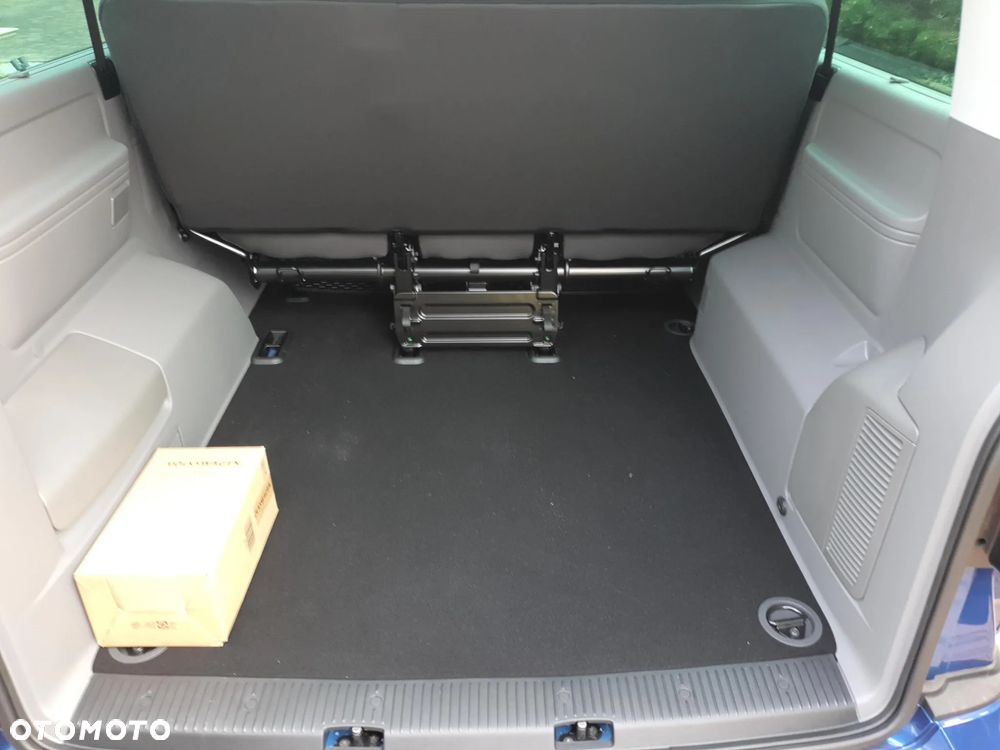 Volkswagen Caravelle - 27
