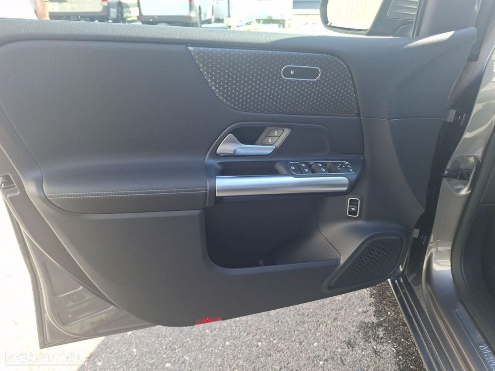 Mercedes-Benz B 180 d - 12