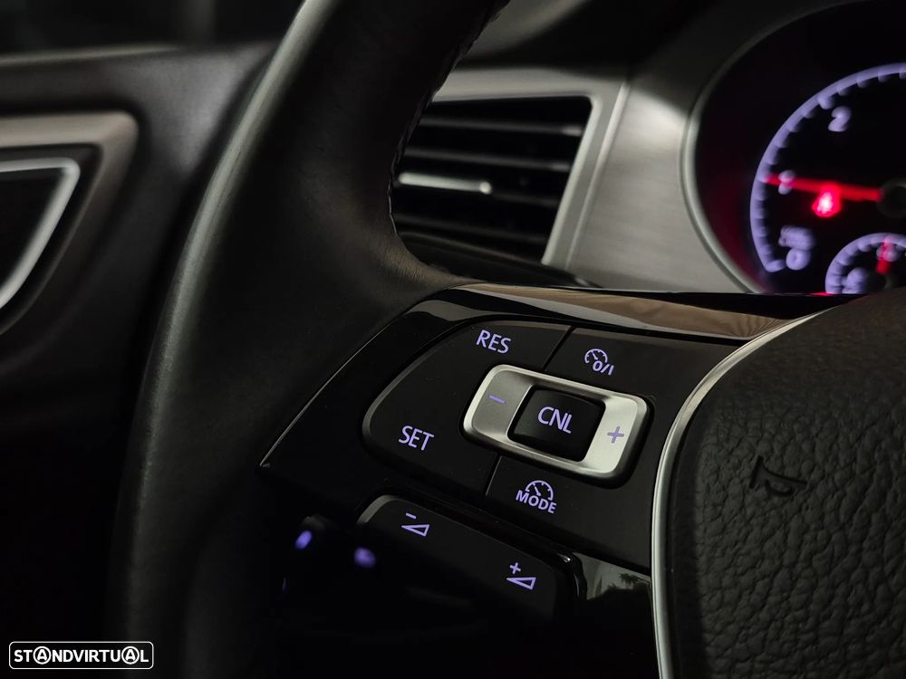 VW Golf Sportsvan 1.6 TDI Confortline BlueMotion - 22