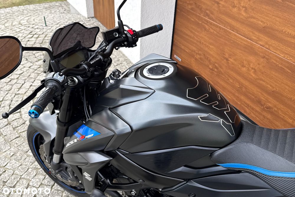 Suzuki GSX - 29