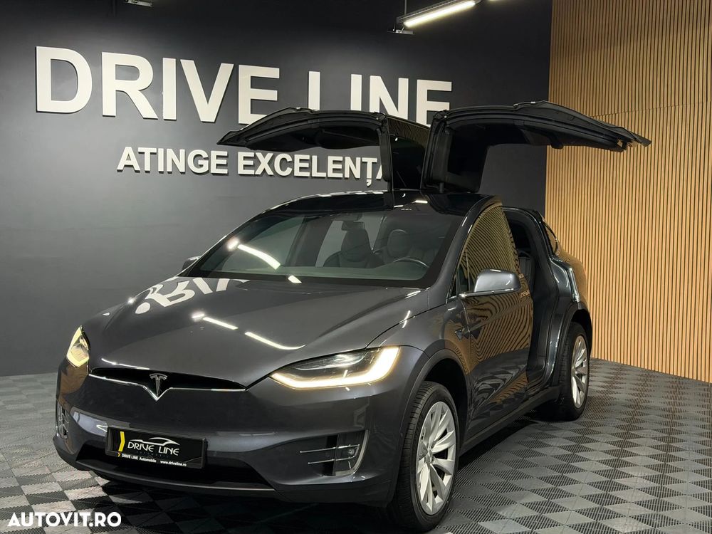 Tesla Model X - 9