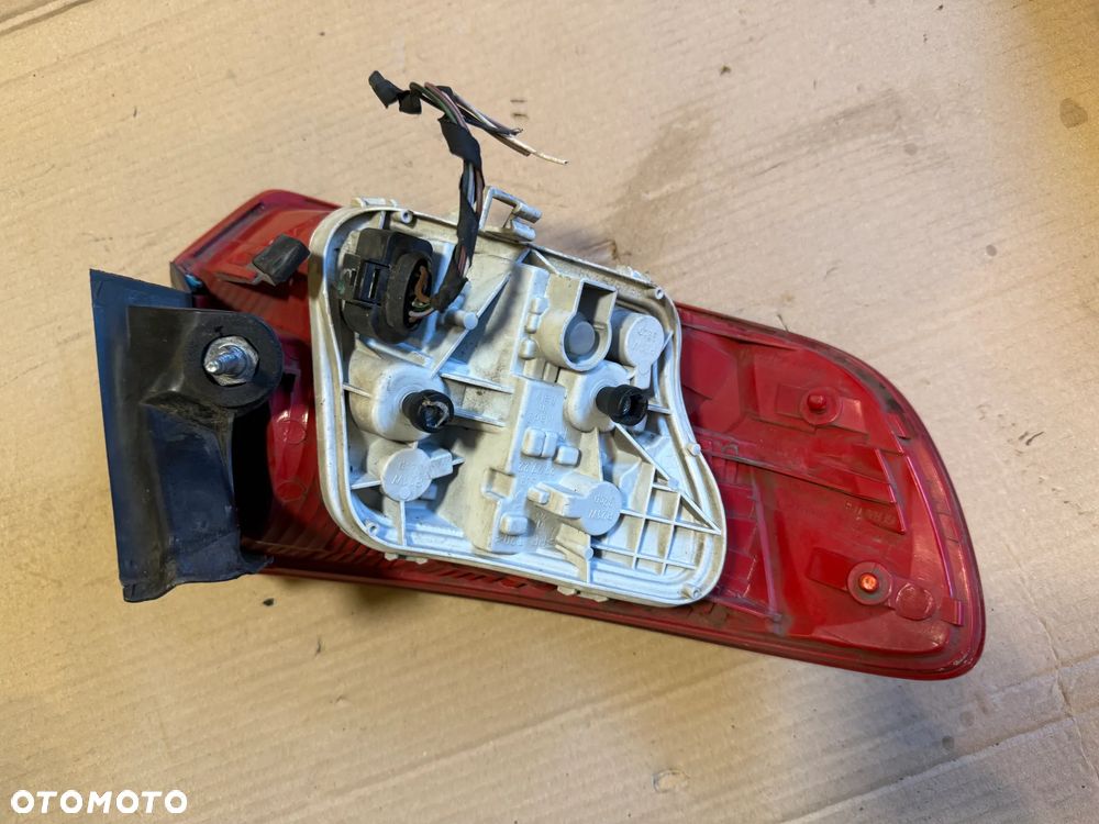 Lampa Audi A3 8P sportback 5d prawa 8P4945096G lewa 8P4945095G OE - 2