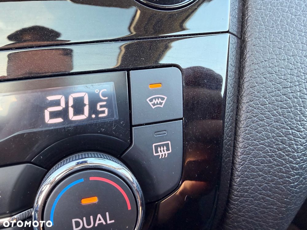 Nissan Qashqai 1.3 DIG-T N-Connecta DCT - 23