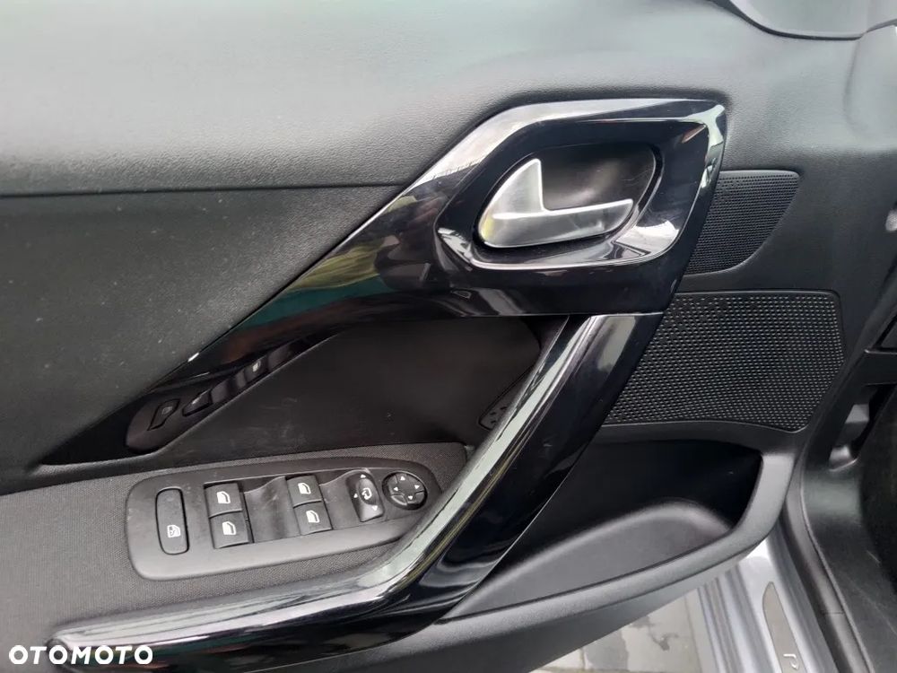 Peugeot 208 PureTech 82 Stop & Start Signature - 22