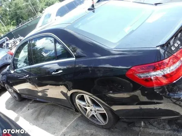 Mercedes-Benz Klasa E 63 AMG - 21