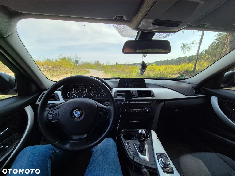 BMW Seria 3 318d - 15
