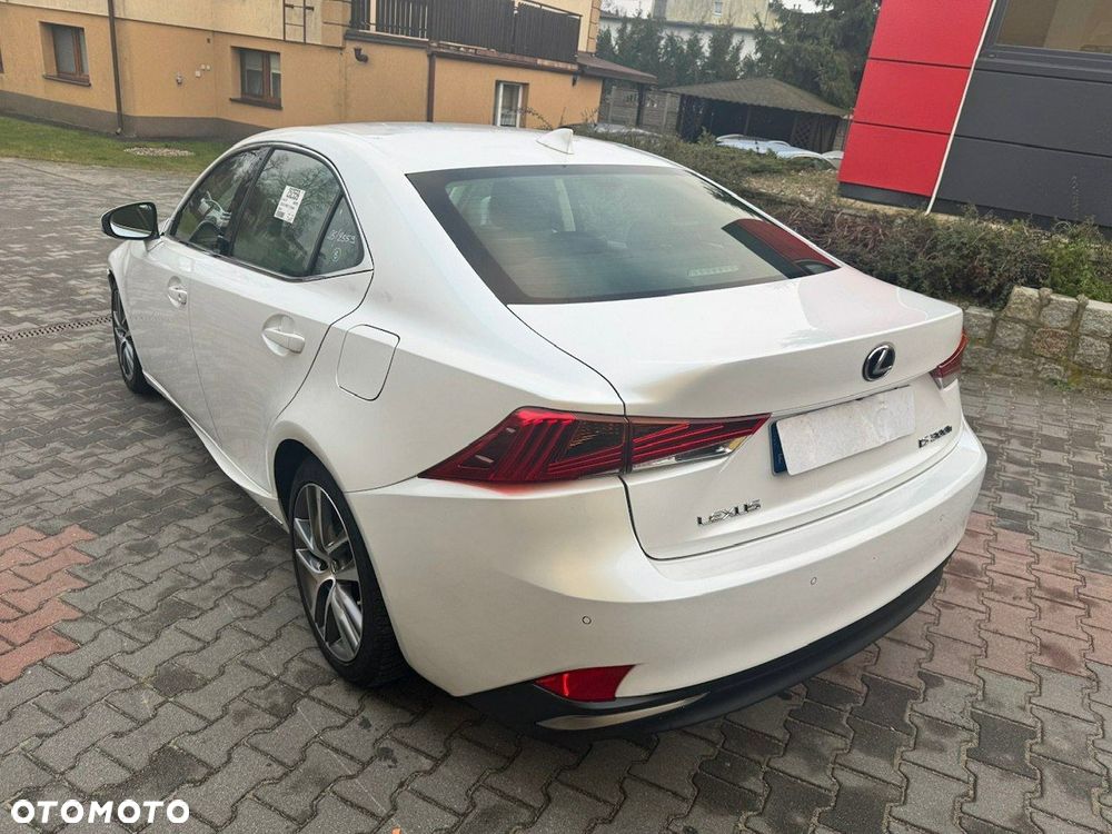 Lexus IS Luxury Line - 3