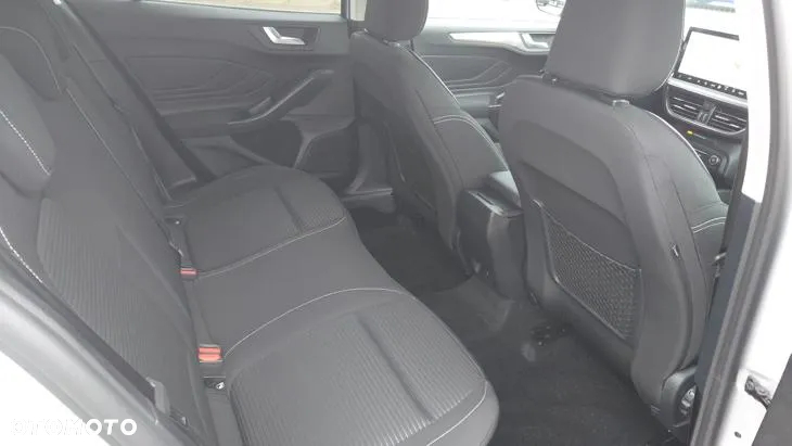 Ford Focus 1.0 EcoBoost Titanium - 27