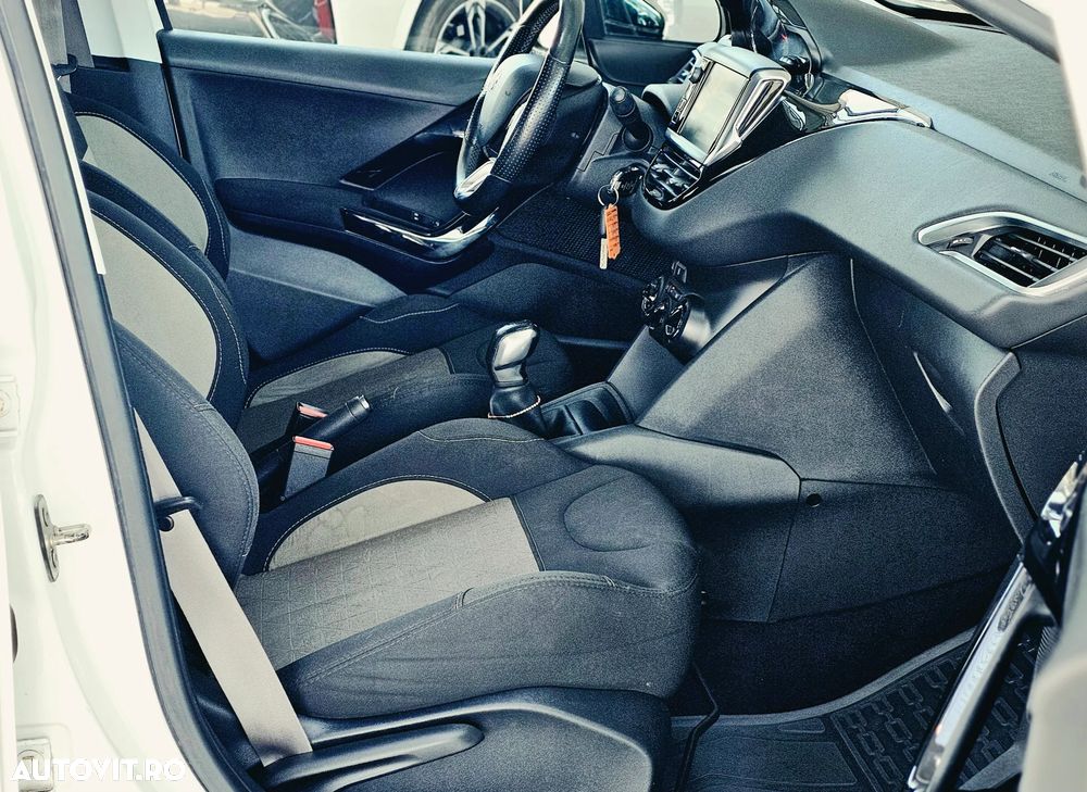 Peugeot 208 82 VTI Allure - 17