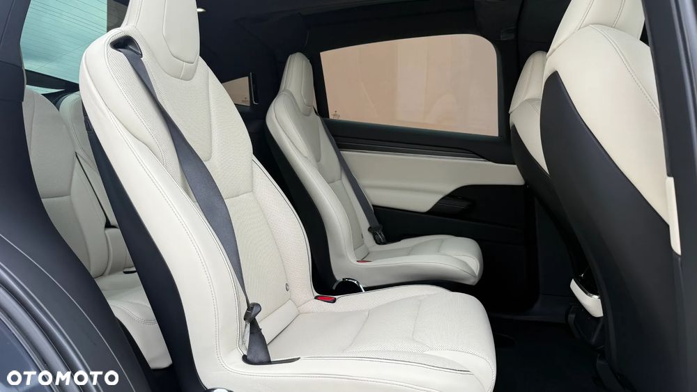 Tesla Model X - 6