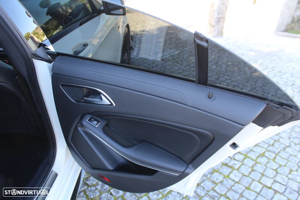 Mercedes-Benz CLA 45 AMG 4Matic Speedshift DCT 7G Night Edition - 30