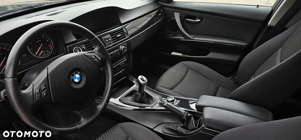 BMW Seria 3 320i Edition Exclusive - 31