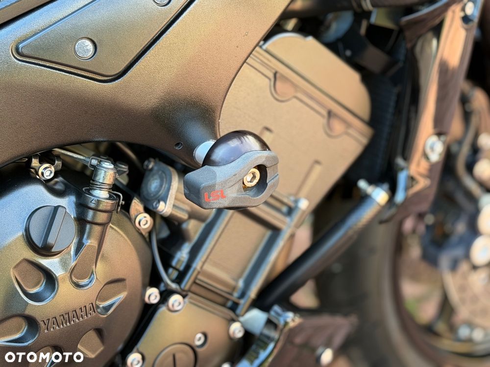 Yamaha FZ - 24