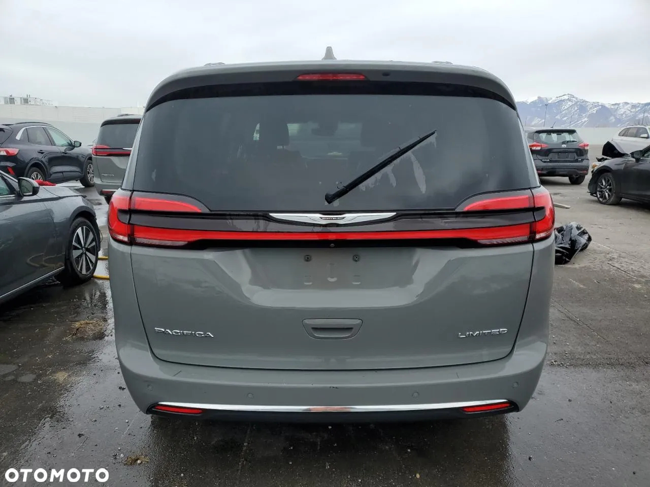 Chrysler Pacifica - 6
