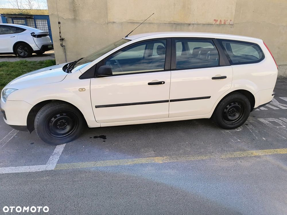 Ford Focus 1.6 TDCi DPF Ambiente - 4