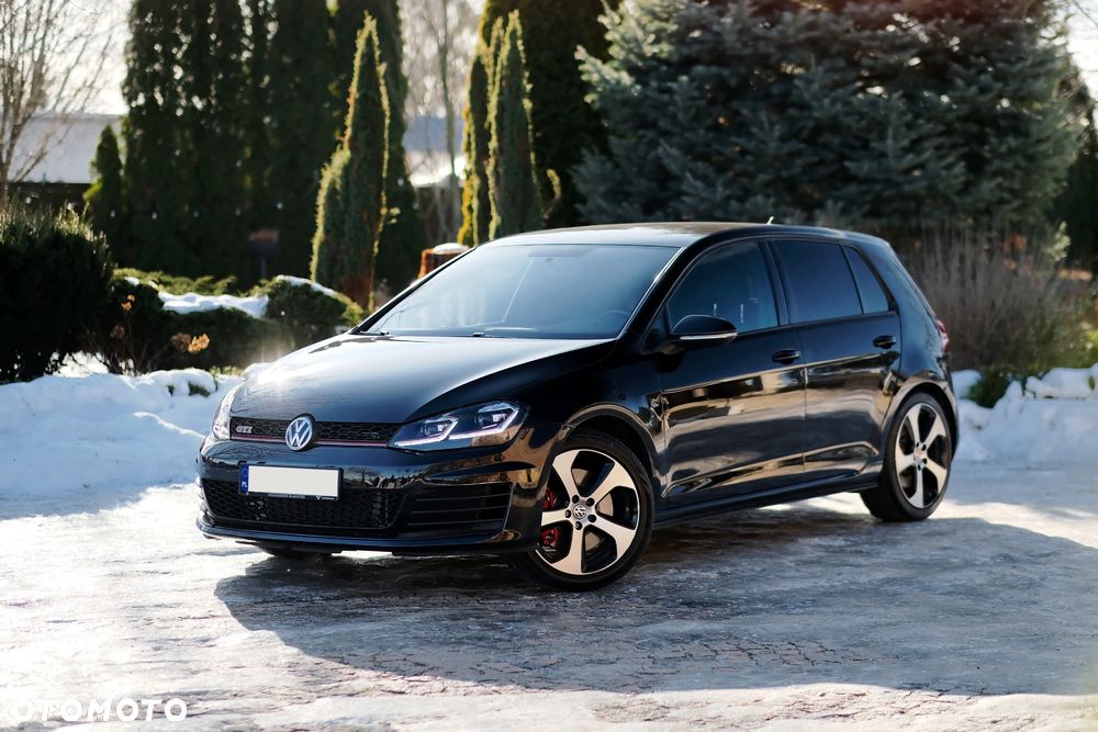 Volkswagen Golf GTI Performance BlueMotion Technology DSG